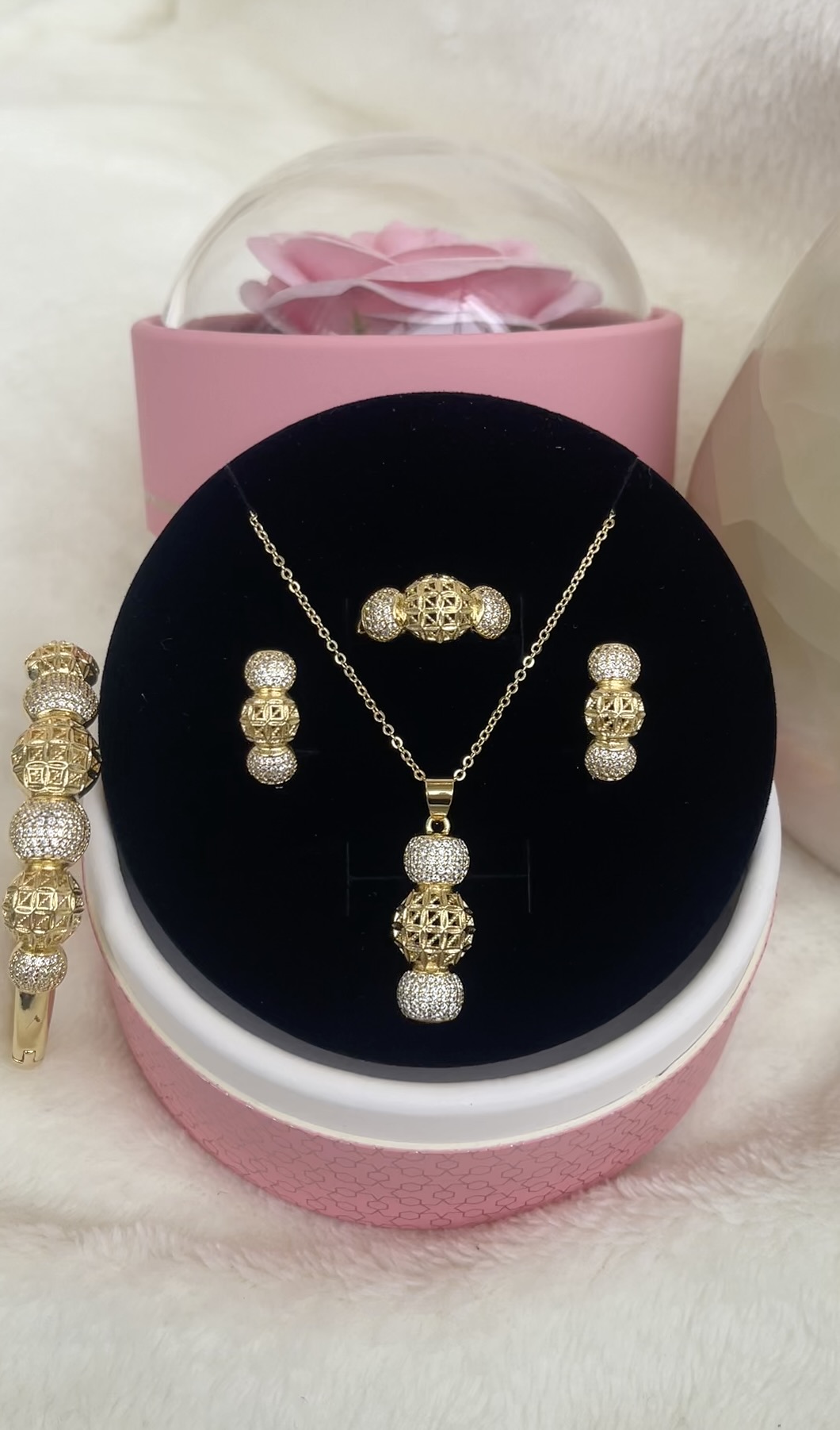 Vidéo de l'ensemble collier et boucles